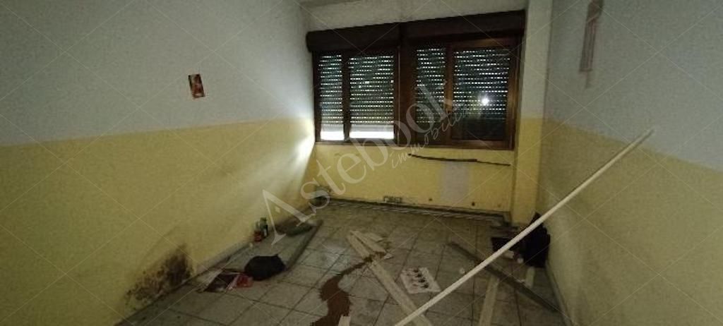 Capannone produttivo con uffici e area pertinenziale in Cassano Magnago