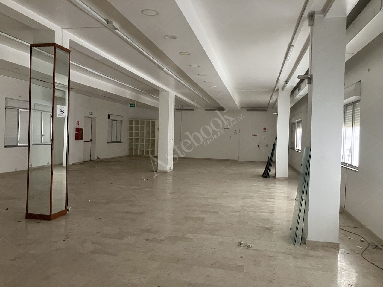 Due immobili commerciali - direzionali in Palermo