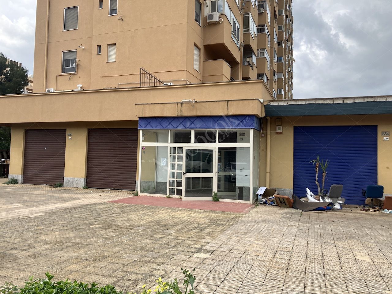 Due immobili commerciali - direzionali in Palermo