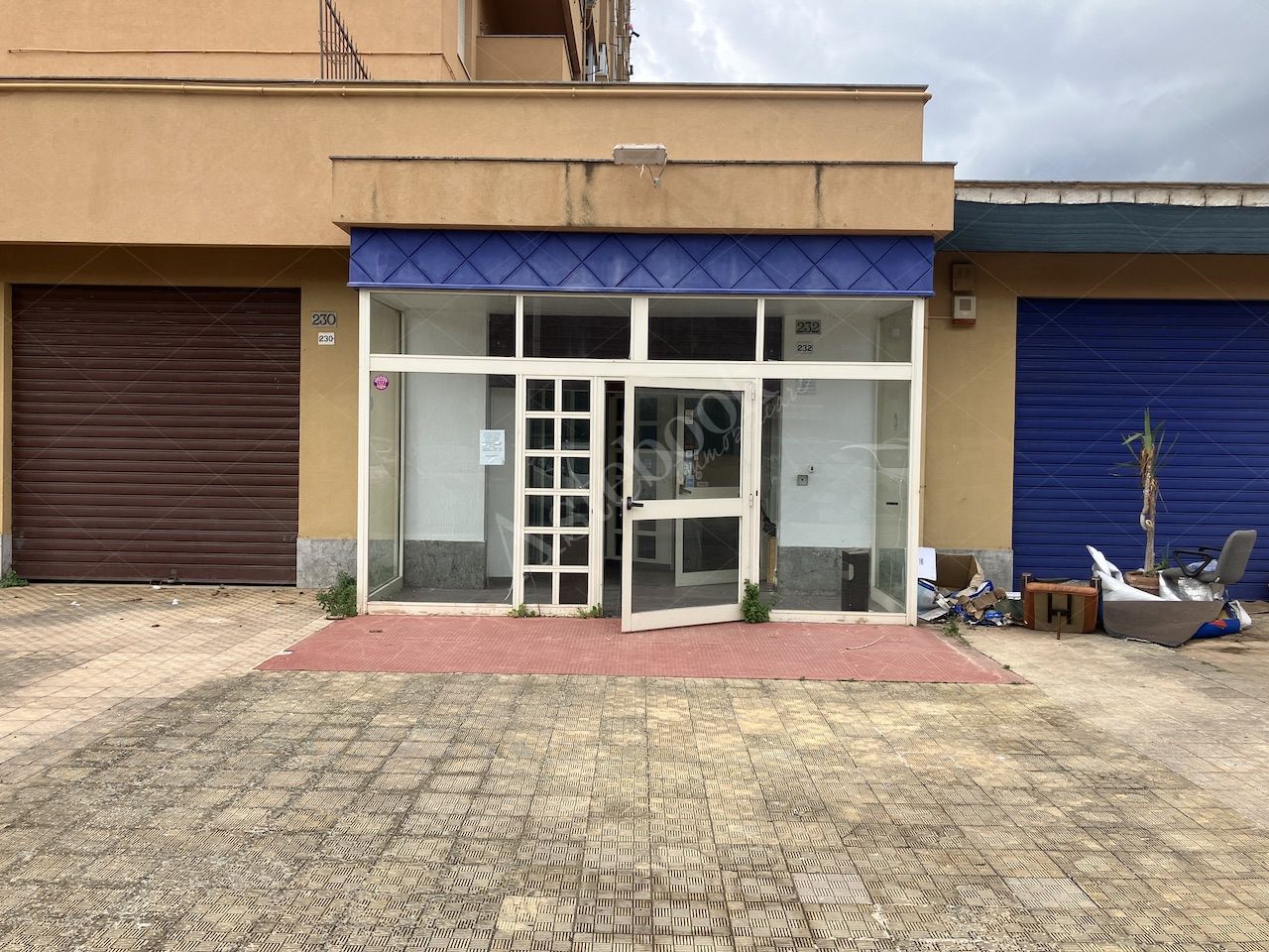 Due immobili commerciali - direzionali in Palermo