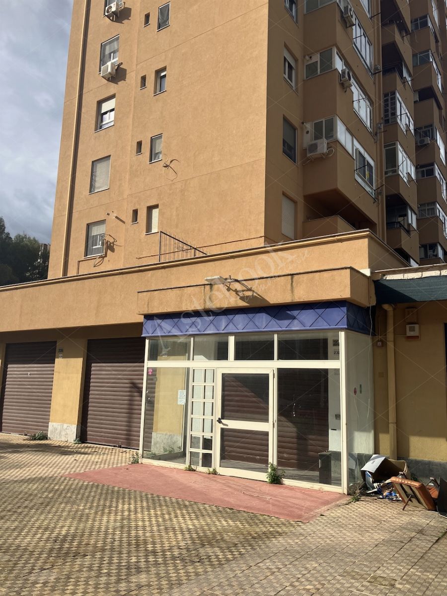 Due immobili commerciali - direzionali in Palermo