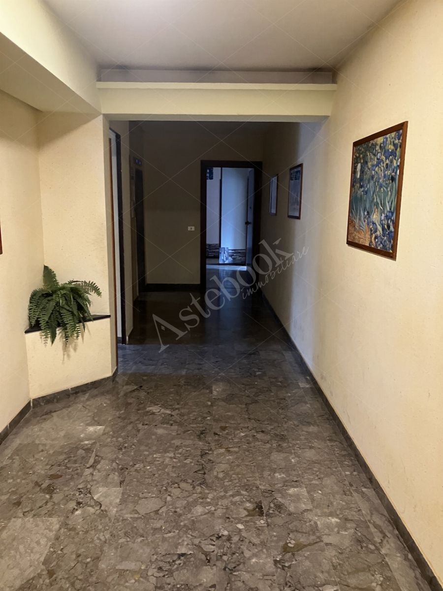 Due immobili commerciali - direzionali in Palermo
