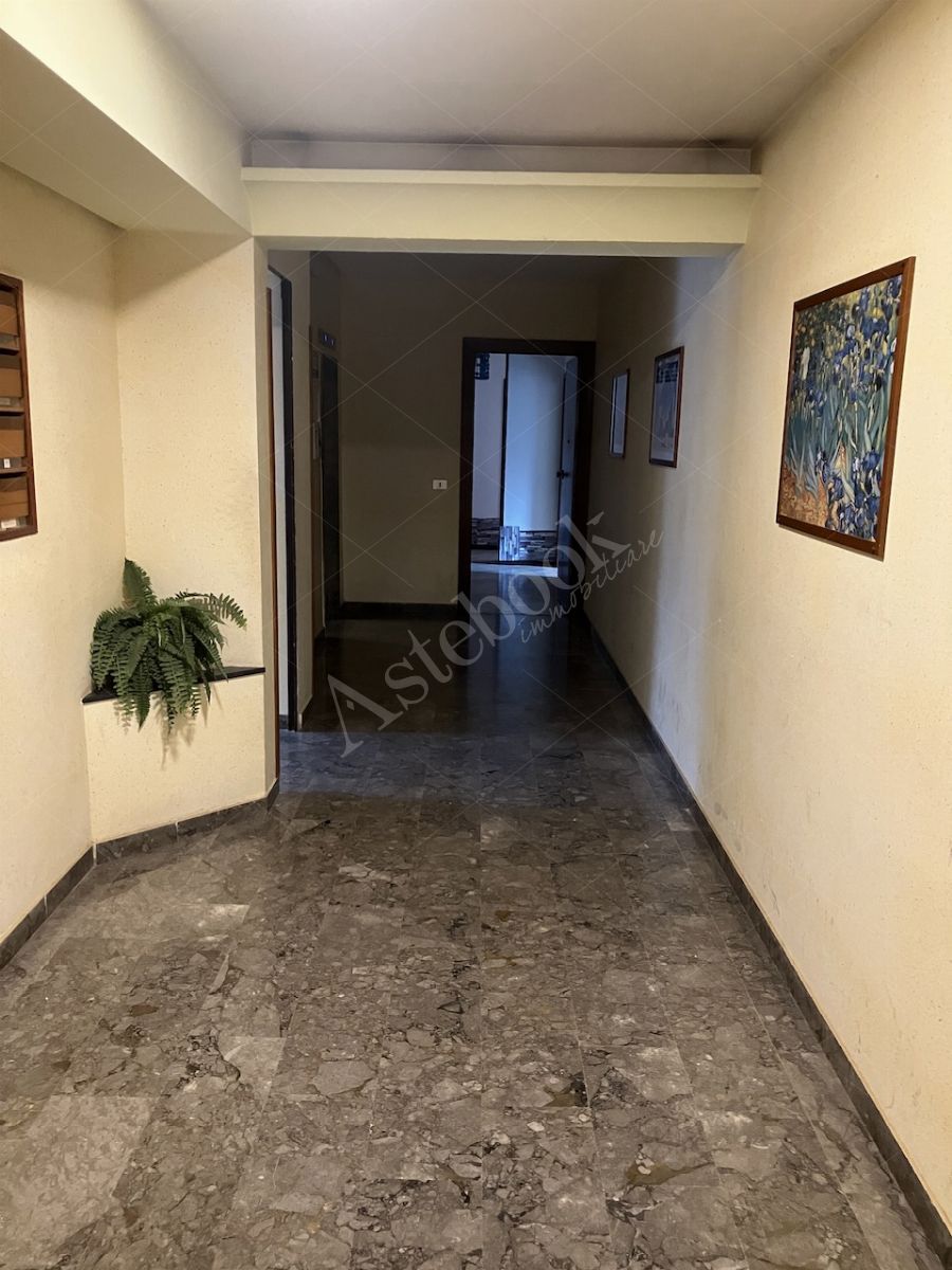 Due immobili commerciali - direzionali in Palermo