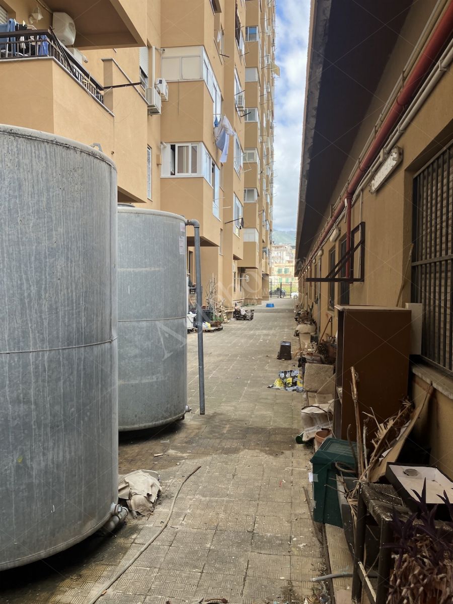 Due immobili commerciali - direzionali in Palermo