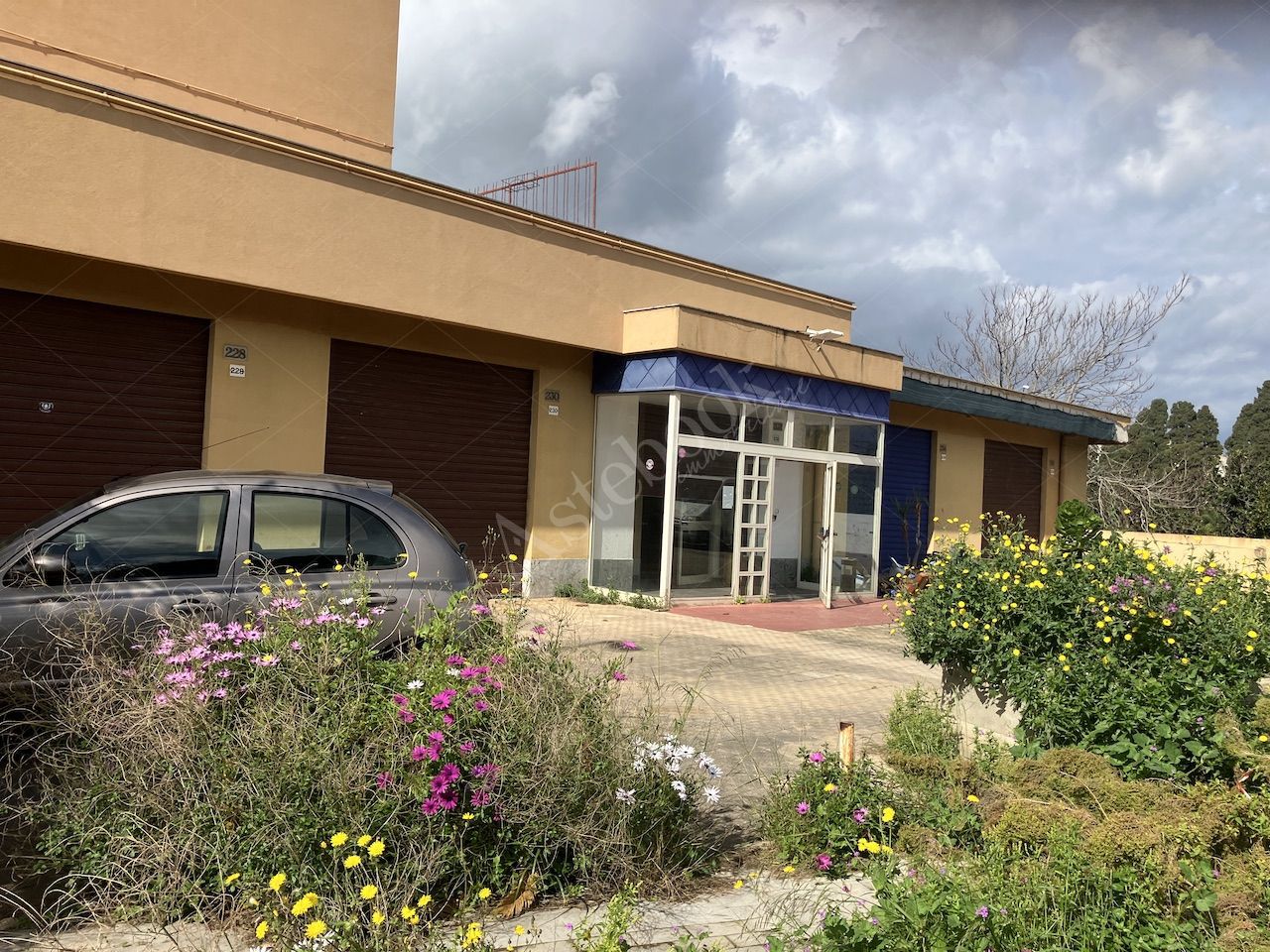 Due immobili commerciali - direzionali in Palermo