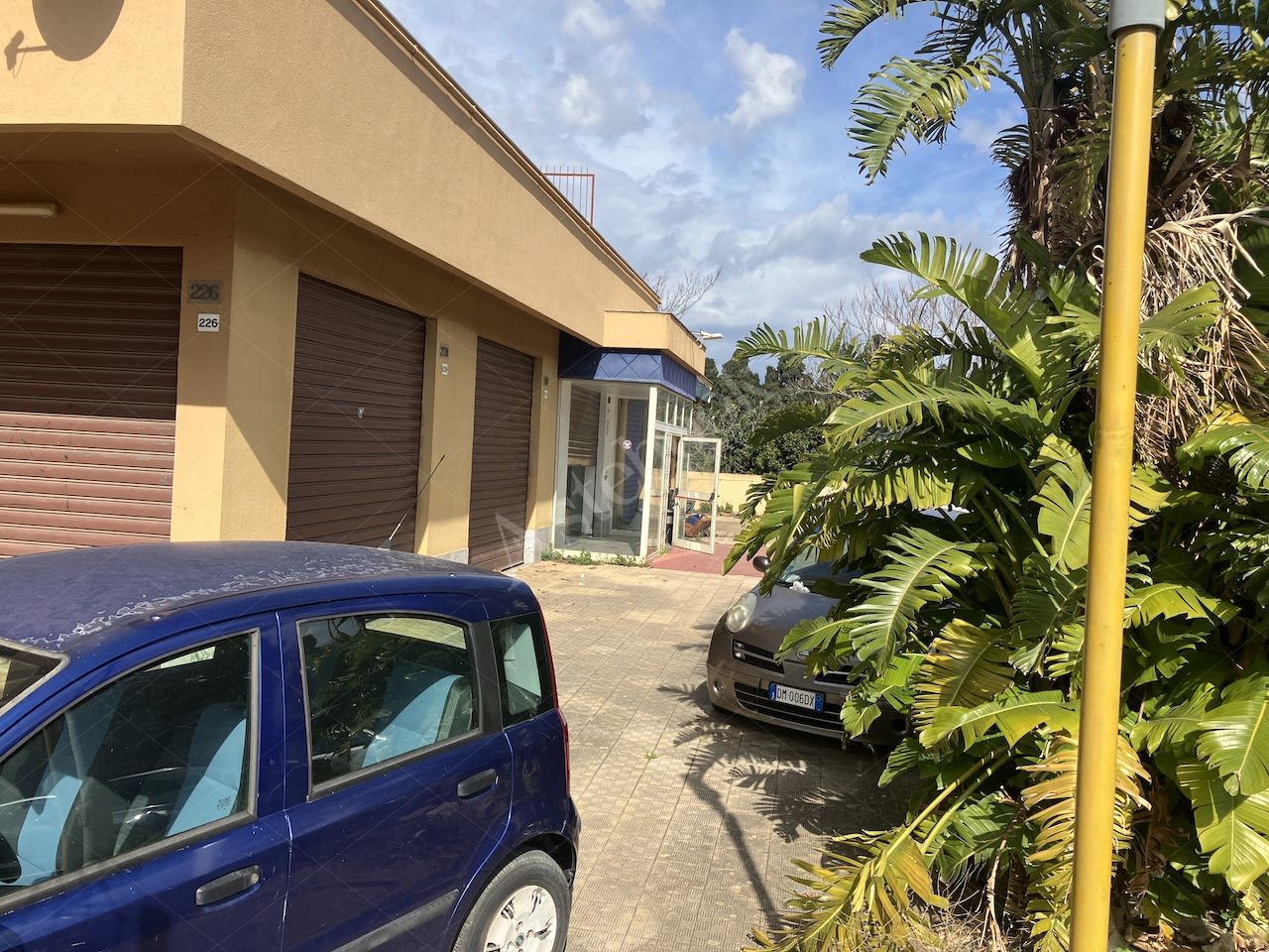 Due immobili commerciali - direzionali in Palermo