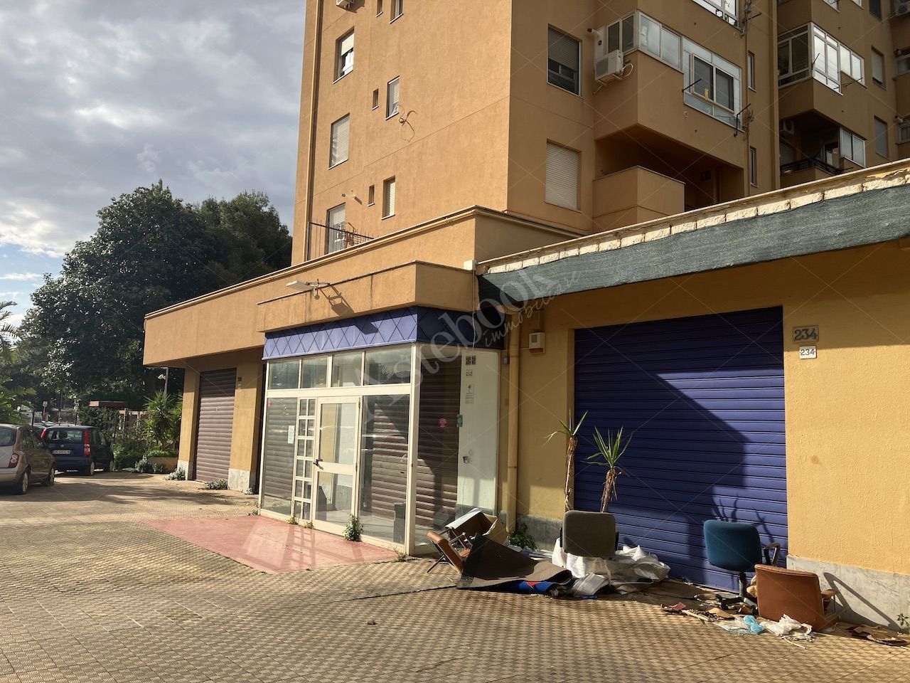Due immobili commerciali - direzionali in Palermo