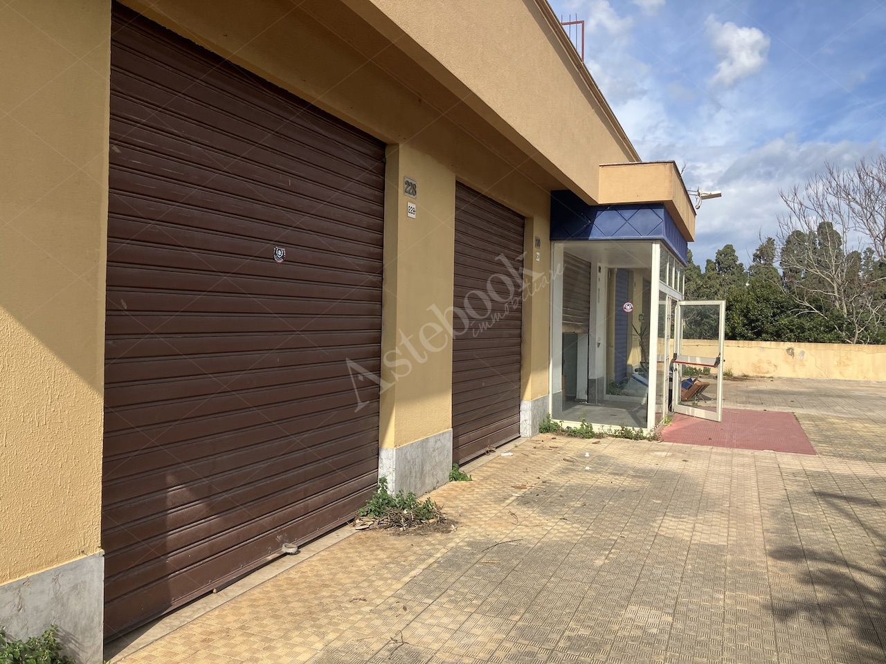 Due immobili commerciali - direzionali in Palermo