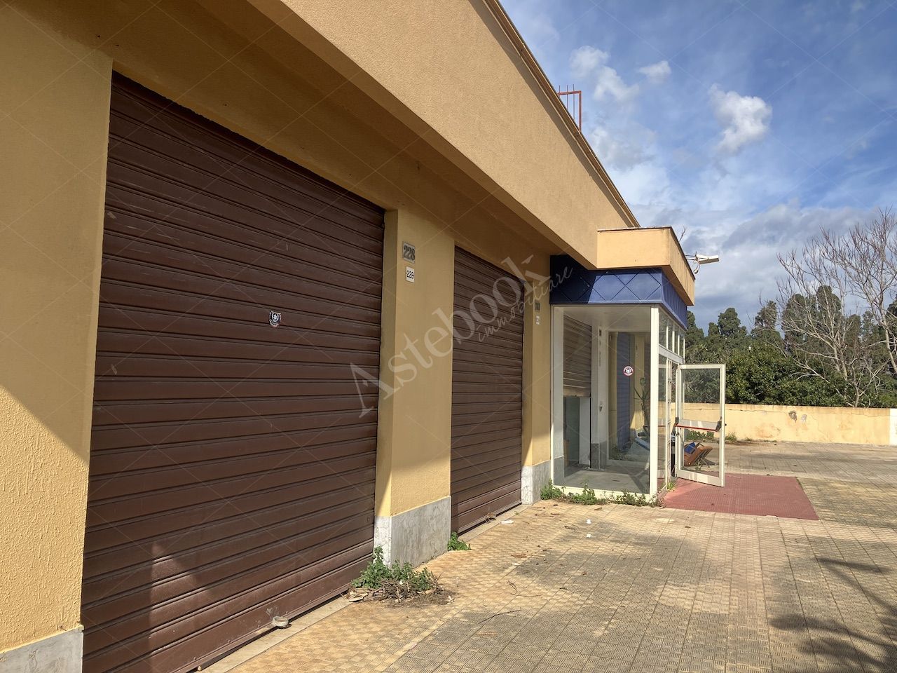 Due immobili commerciali - direzionali in Palermo