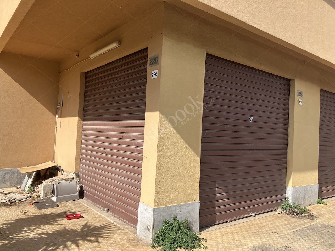 Due immobili commerciali - direzionali in Palermo
