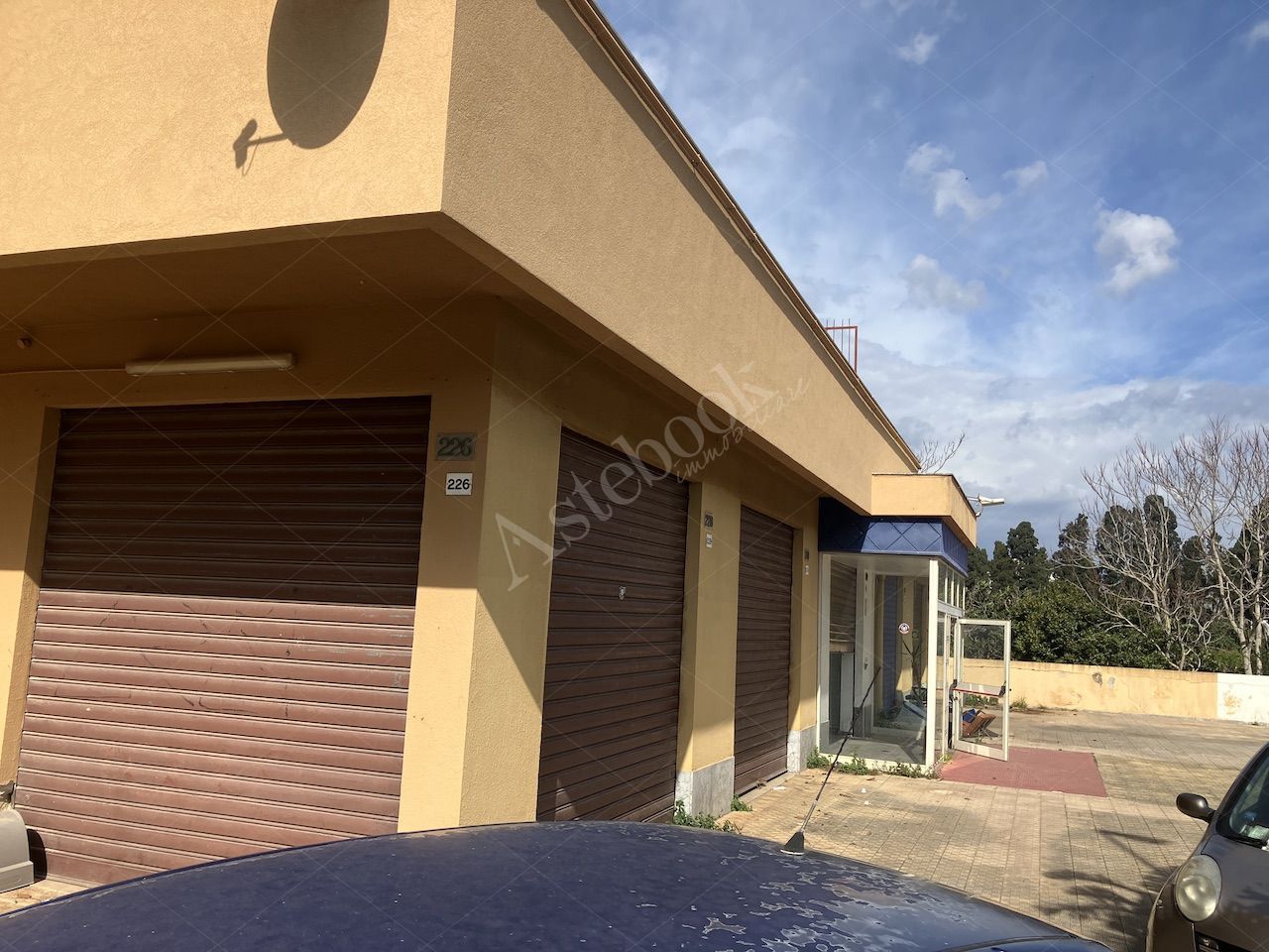 Due immobili commerciali - direzionali in Palermo
