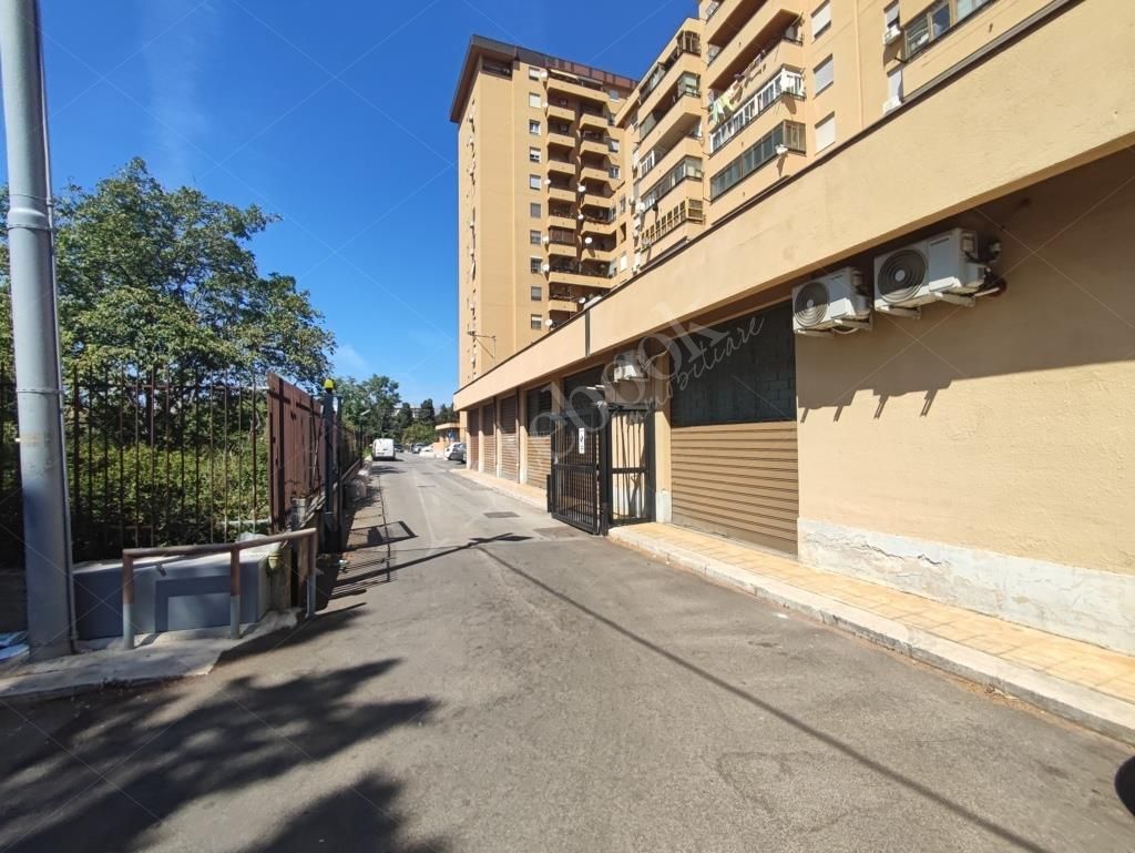 Due immobili commerciali - direzionali in Palermo