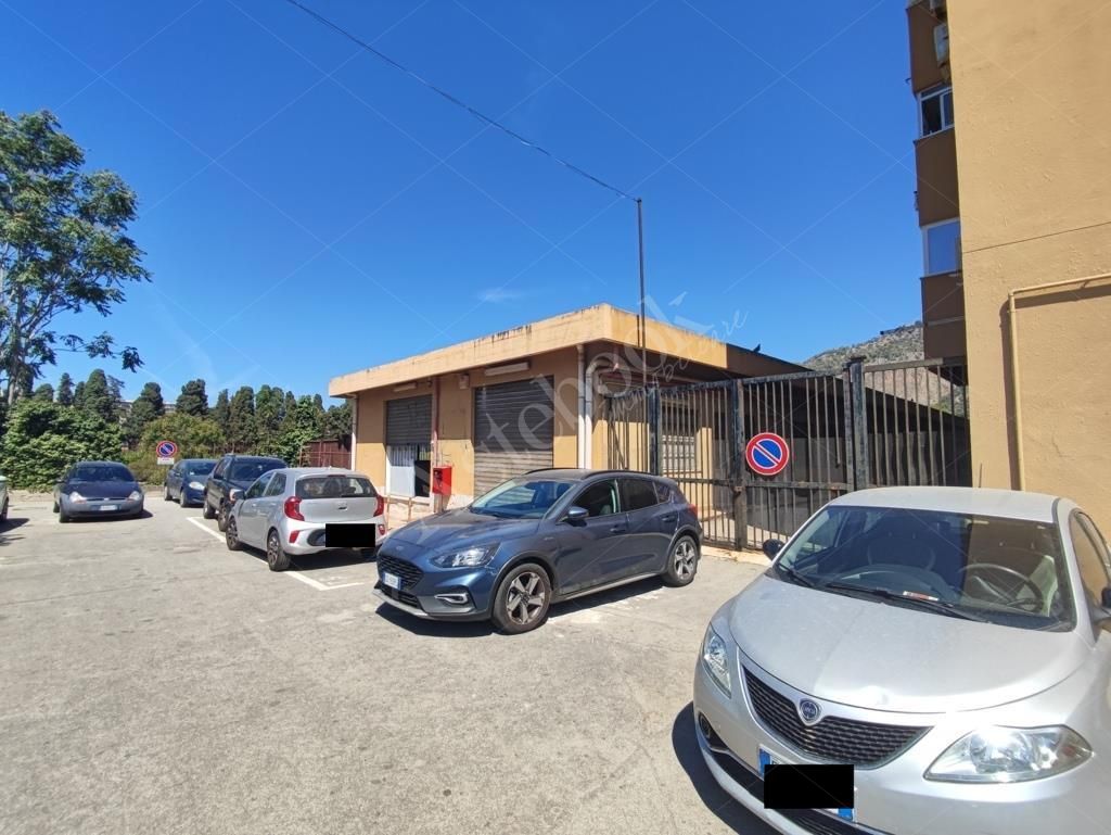 Due immobili commerciali - direzionali in Palermo