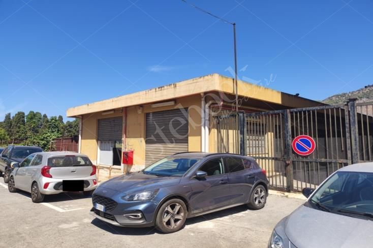 Due immobili commerciali - direzionali in Palermo
