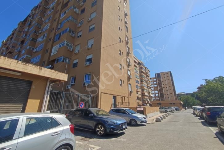 Due immobili commerciali - direzionali in Palermo