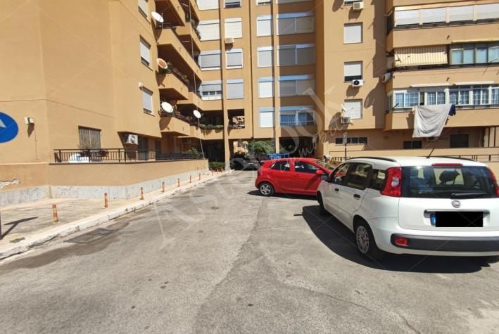 Due immobili commerciali - direzionali in Palermo