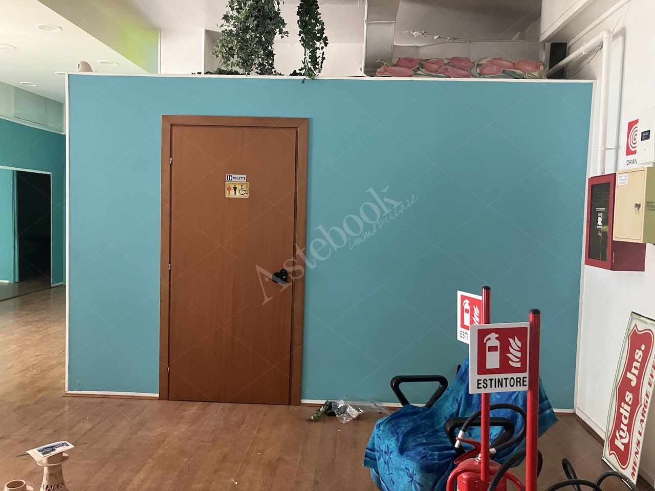 Due immobili commerciali - direzionali in Palermo