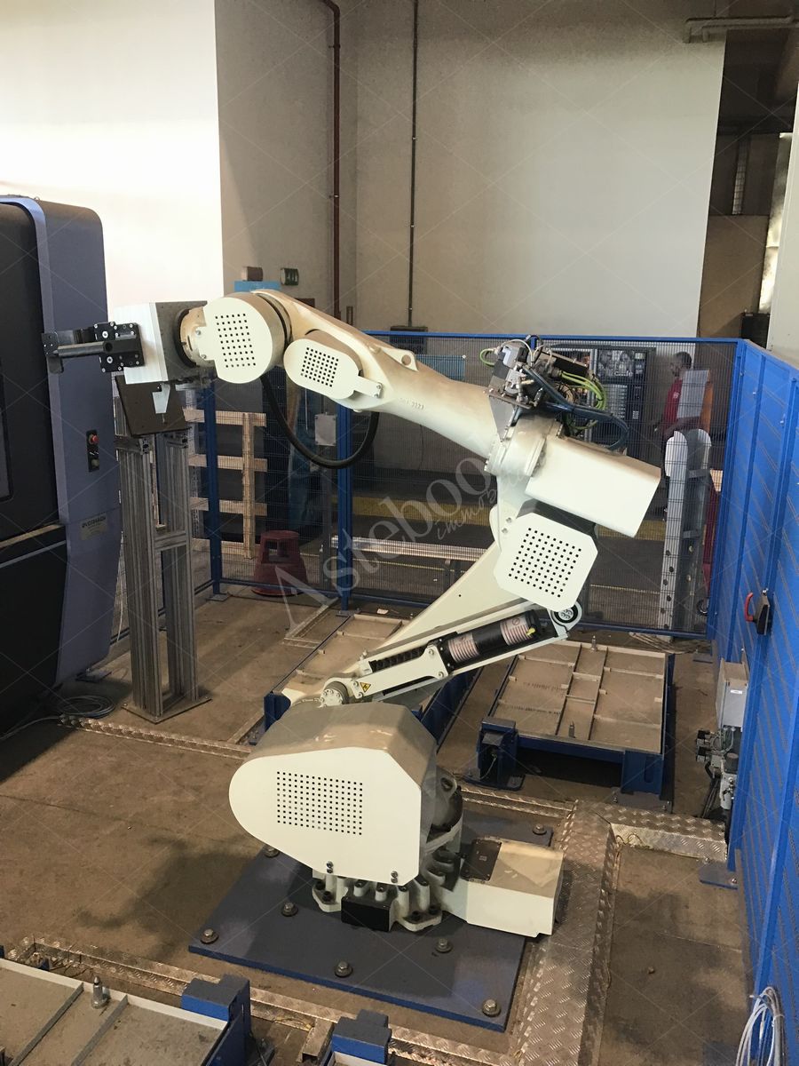 LOTTO 14 - Cella di fresa con robot antropomorfo