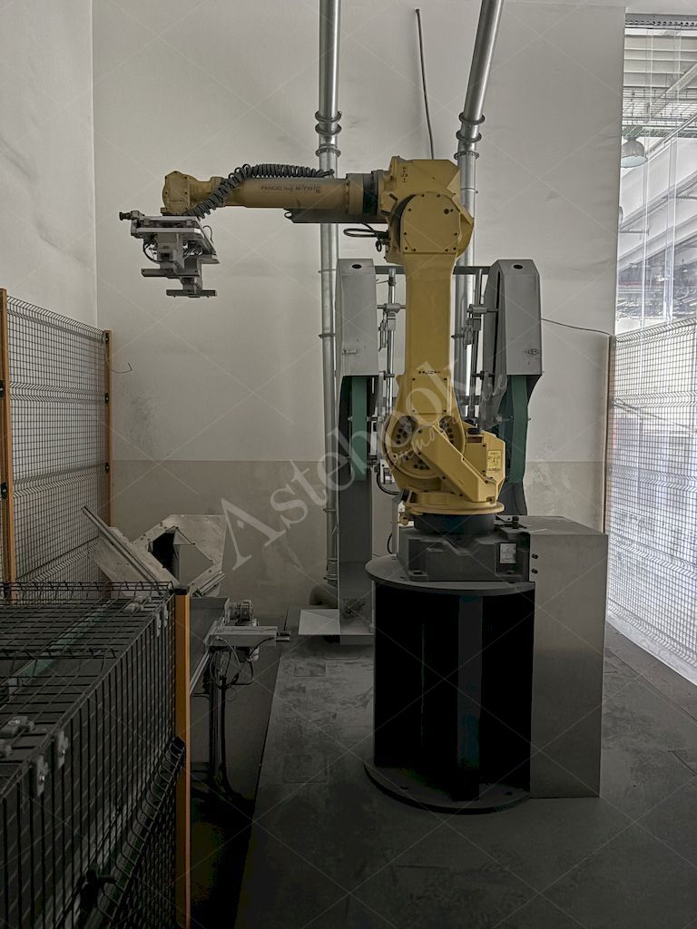 LOTTO 16 - Isola di smerigliatura completo di tre smerigliatrici e n.1 robot