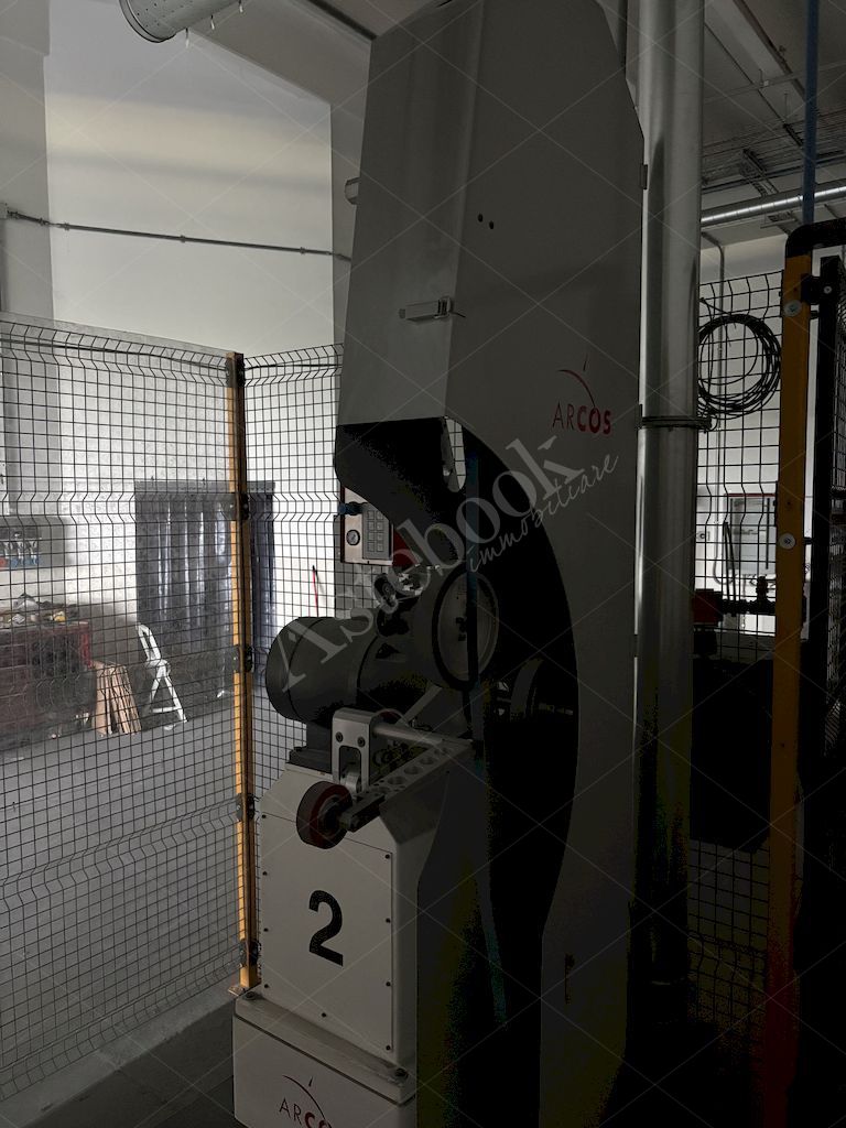 LOTTO 16 - Isola di smerigliatura completo di tre smerigliatrici e n.1 robot