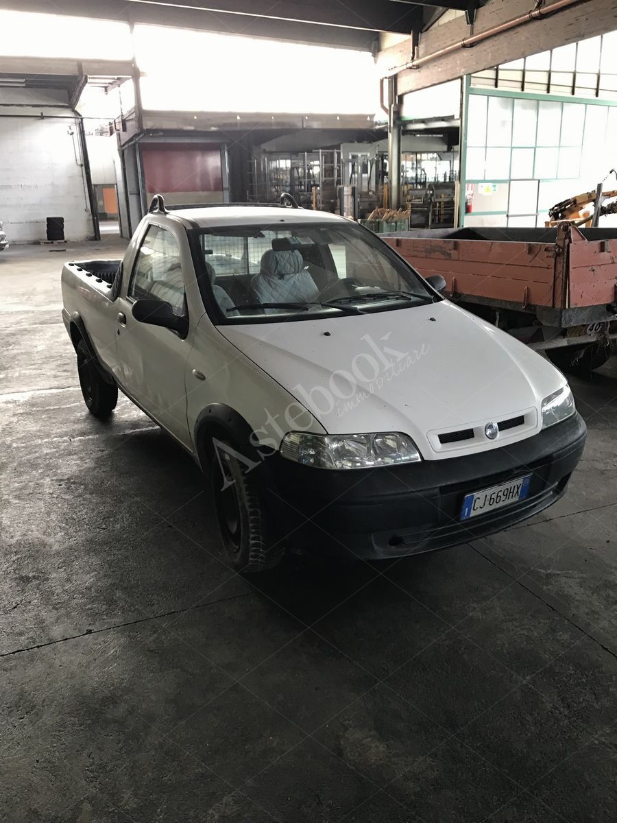 LOTTO 4.9 - Autocarro cassonato diesel - Fiat Strada - CJ 669 HX