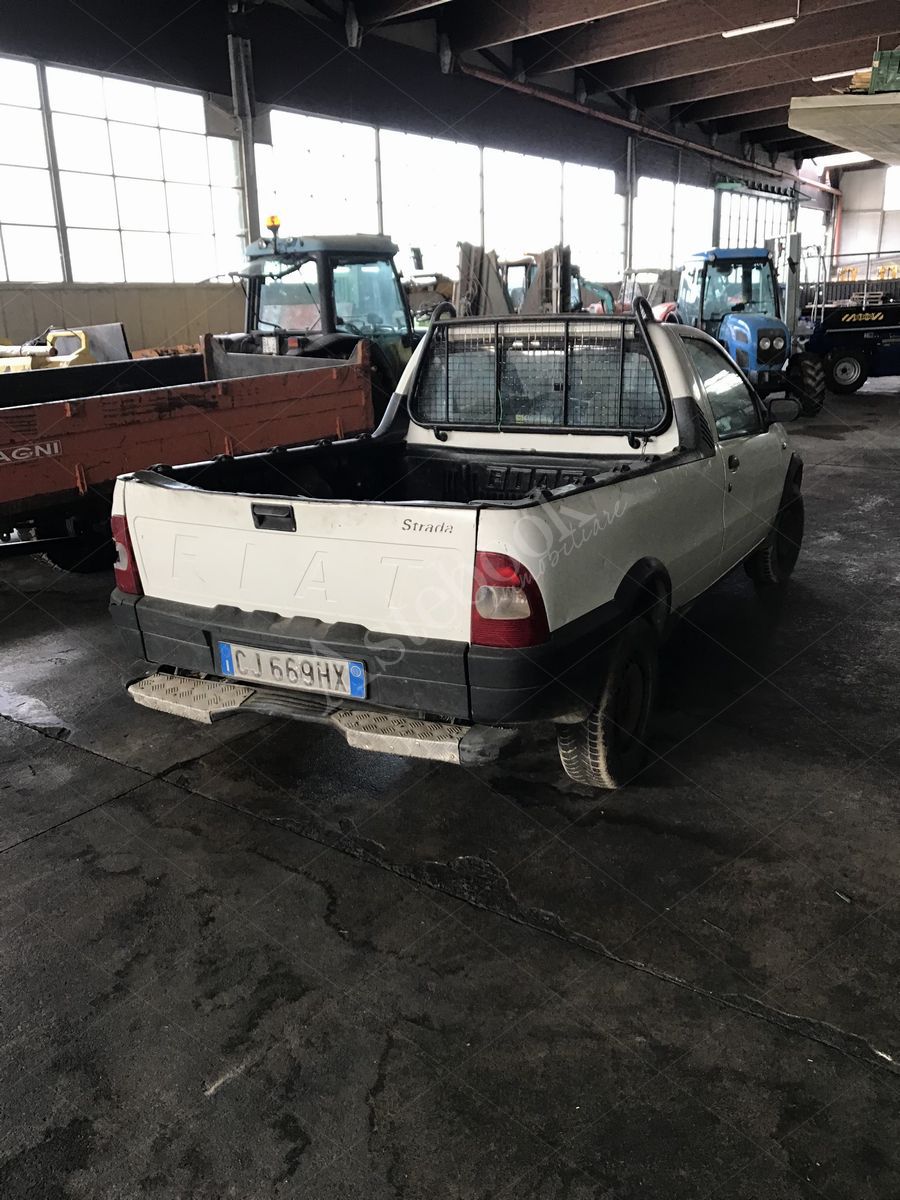 LOTTO 4.9 - Autocarro cassonato diesel - Fiat Strada - CJ 669 HX