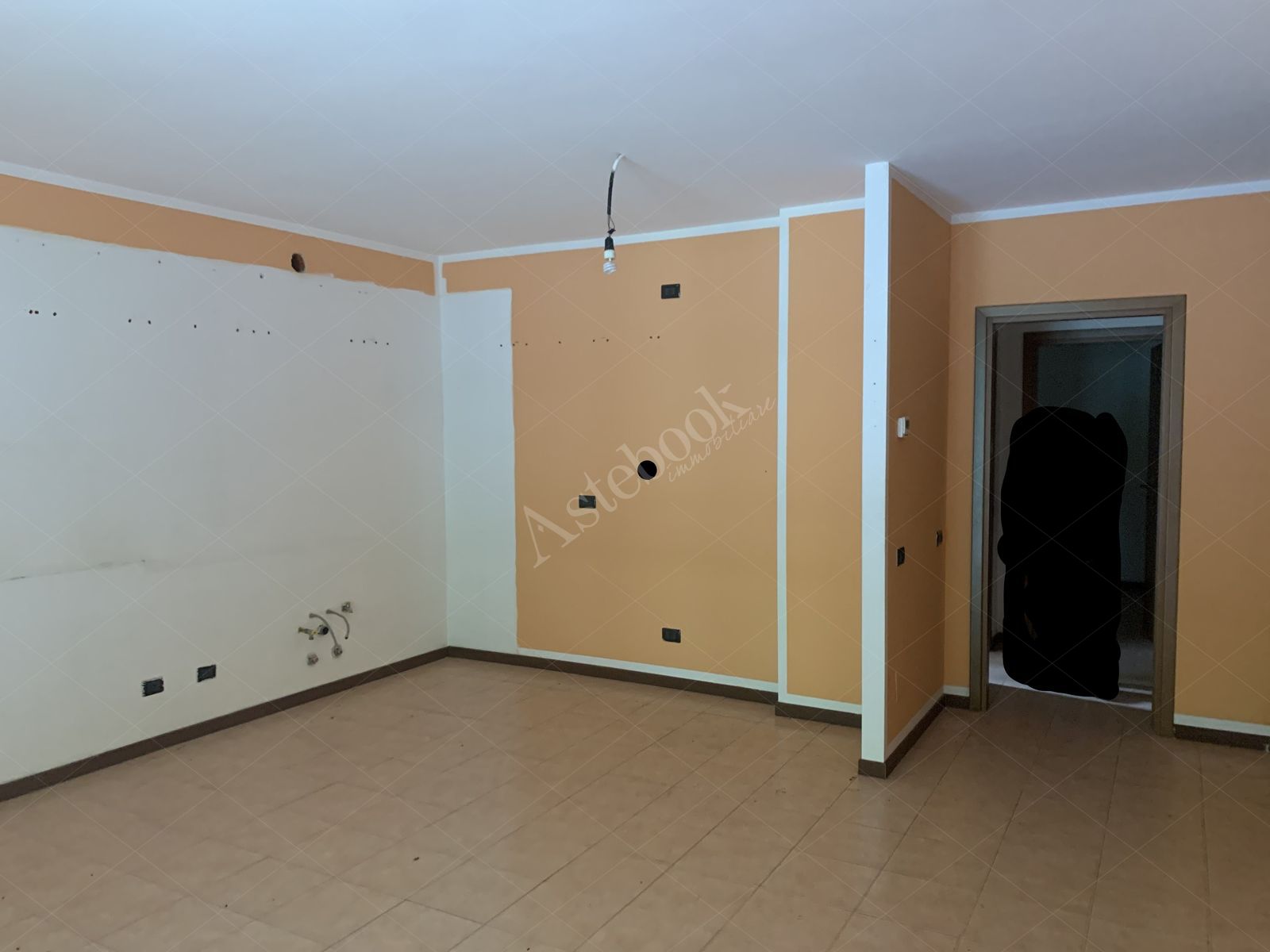 Appartamento al terzo piano di 79 mq con box e cantina in Lasnigo