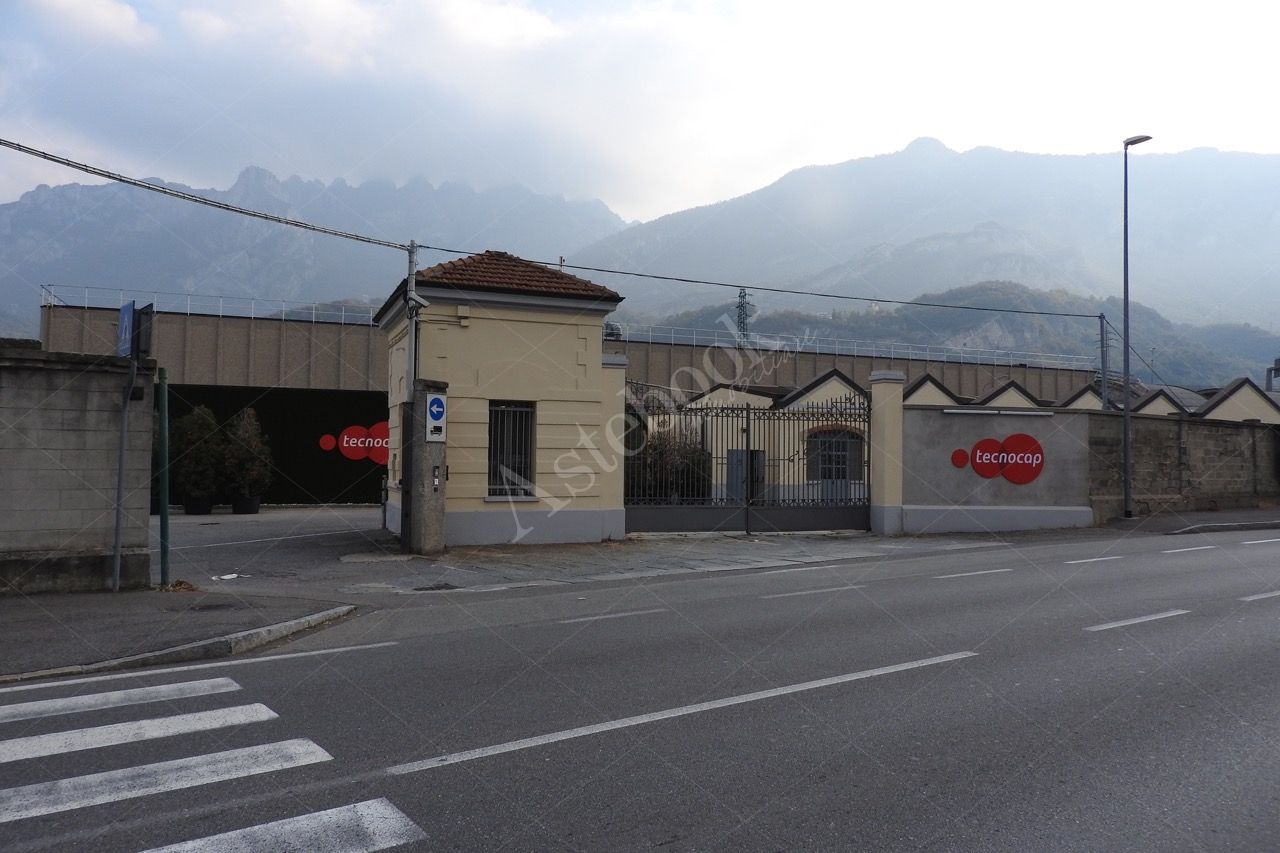 Complesso Industriale di 35000 mq circa in Corso Carlo Alberto in Lecco