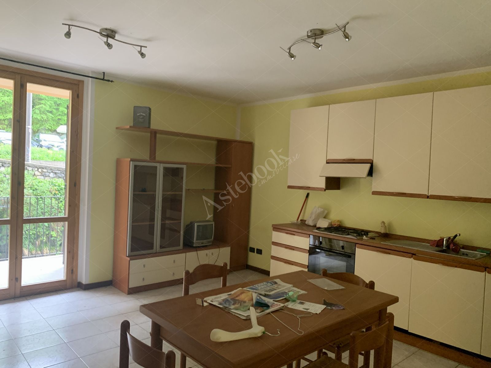 Appartamento al secondo piano di 56 mq con box e cantina in Lasnigo