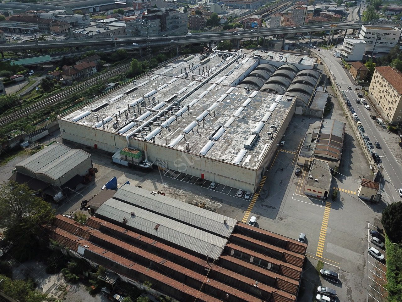 Complesso Industriale di 35000 mq circa in Corso Carlo Alberto in Lecco