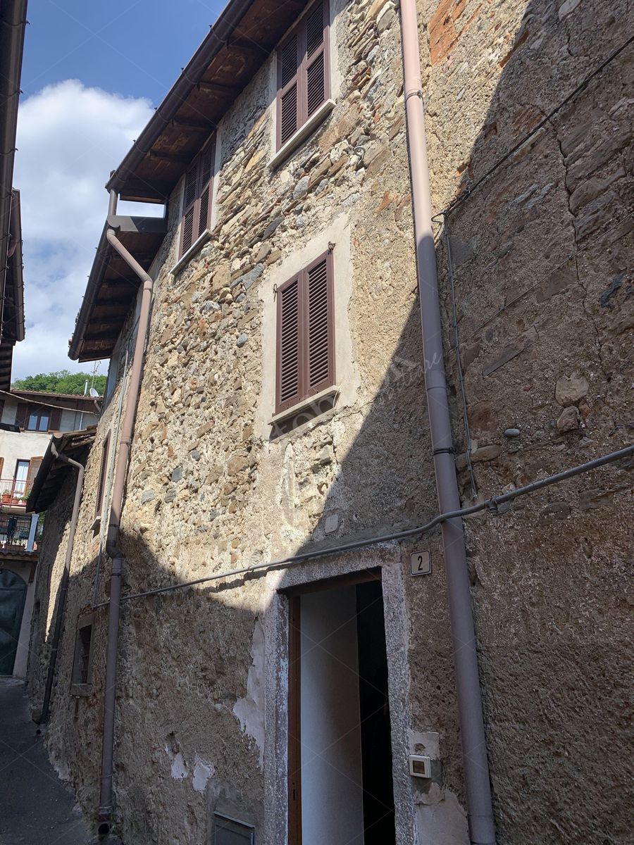 Appartamento di 133 mq in Calolziocorte