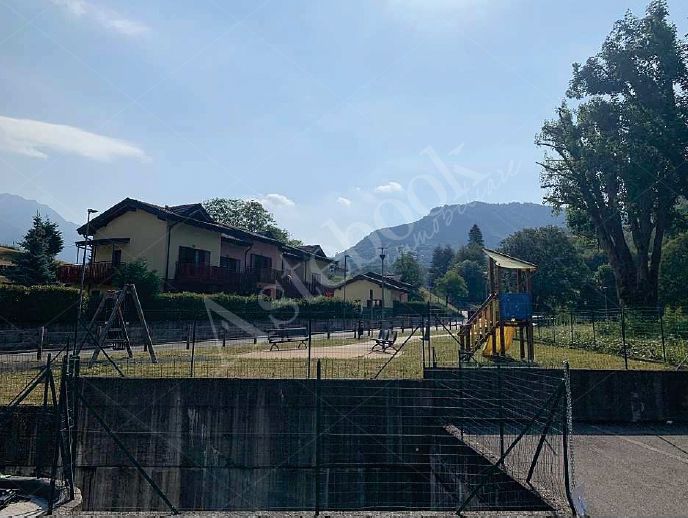 Posto auto esterno in Area Residenziale in Cremeno