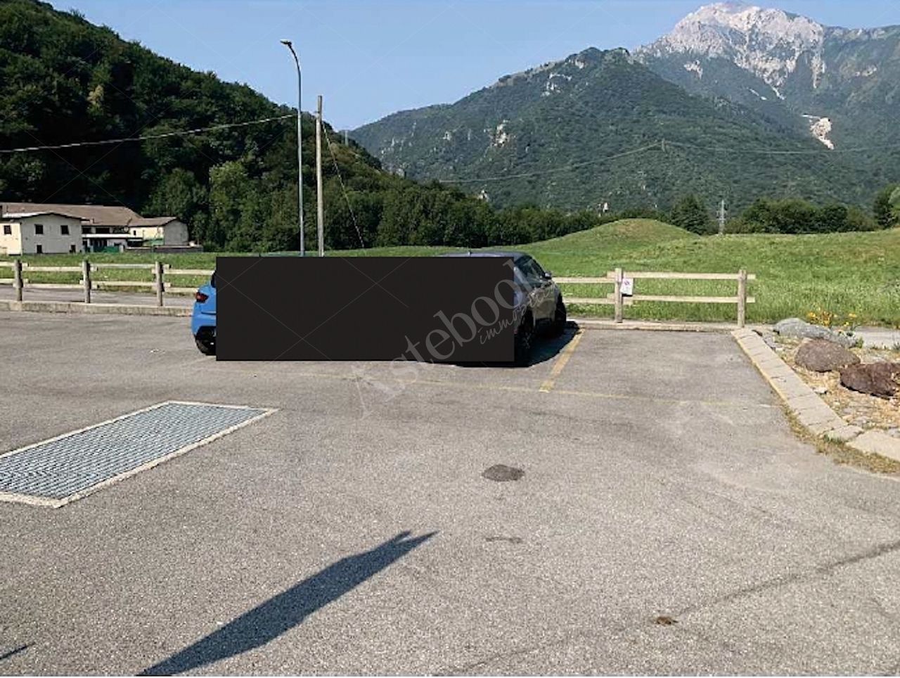 Posto auto esterno in Area Residenziale in Cremeno
