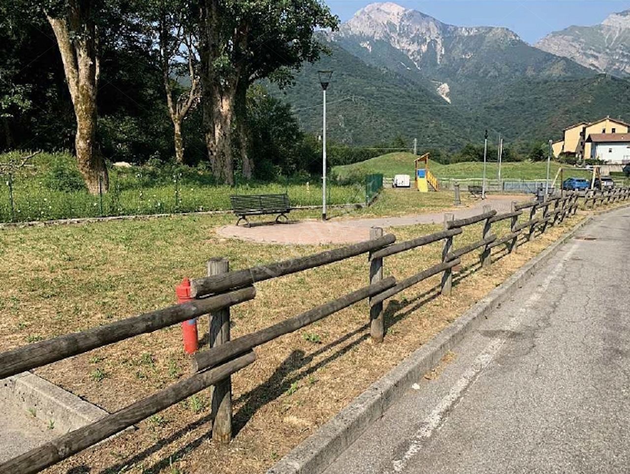 Posto auto esterno in Area Residenziale in Cremeno