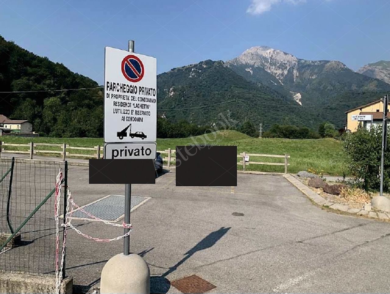 Posto auto esterno in Area Residenziale in Cremeno