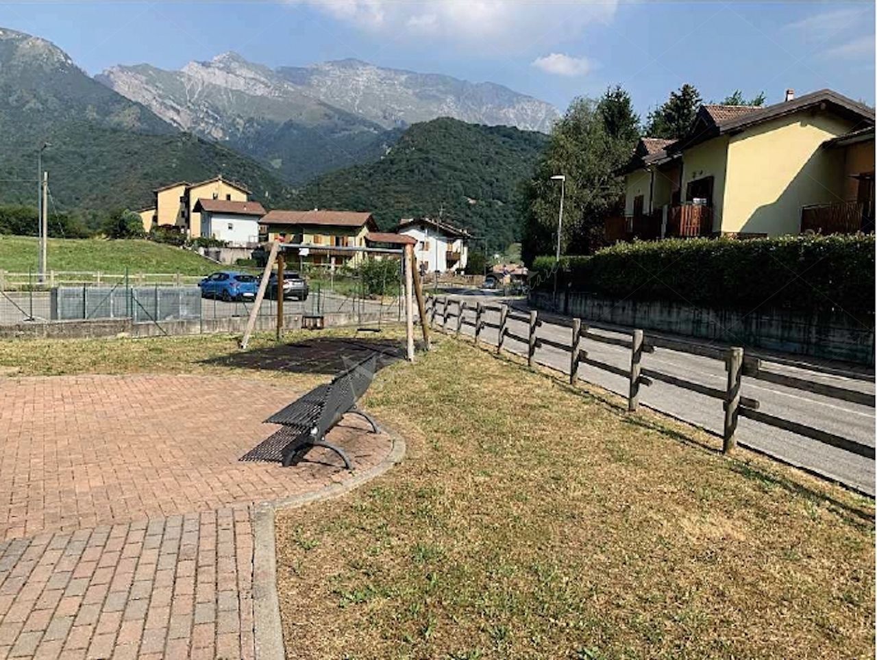 Posto auto esterno in Area Residenziale in Cremeno