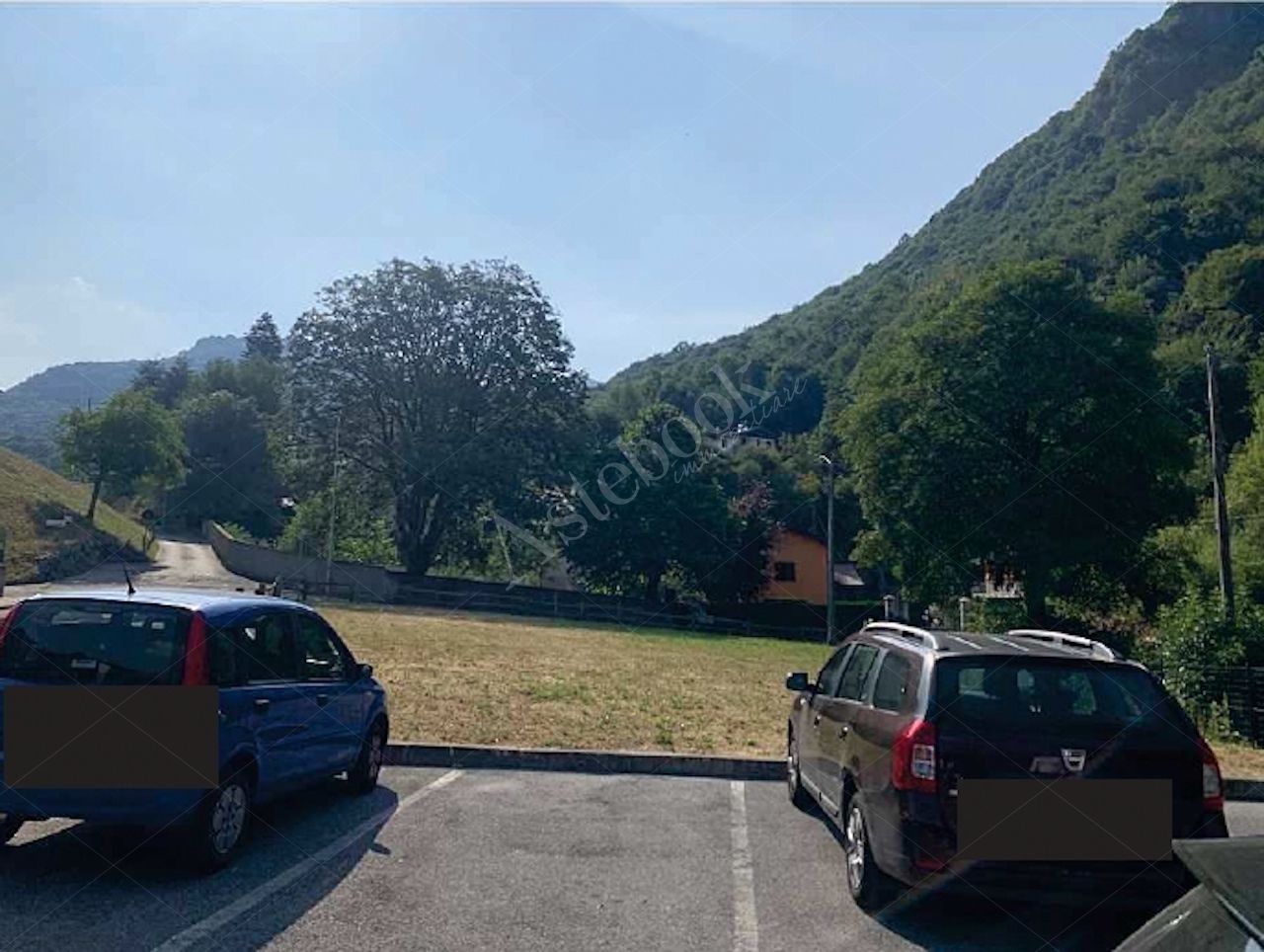 Posto auto esterno in Area Residenziale in Cremeno