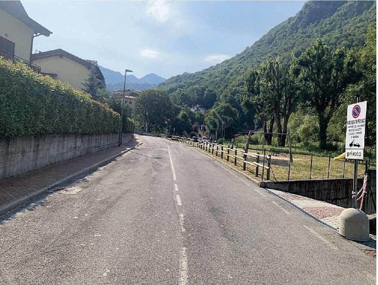 Posto auto esterno in Area Residenziale in Cremeno