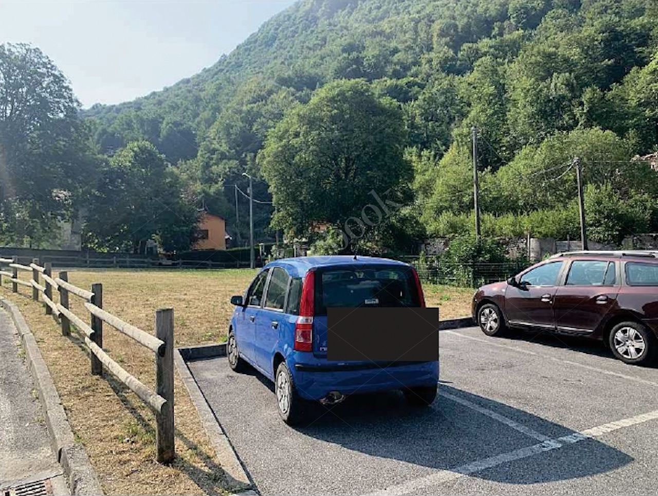 Posto auto esterno in Area Residenziale in Cremeno