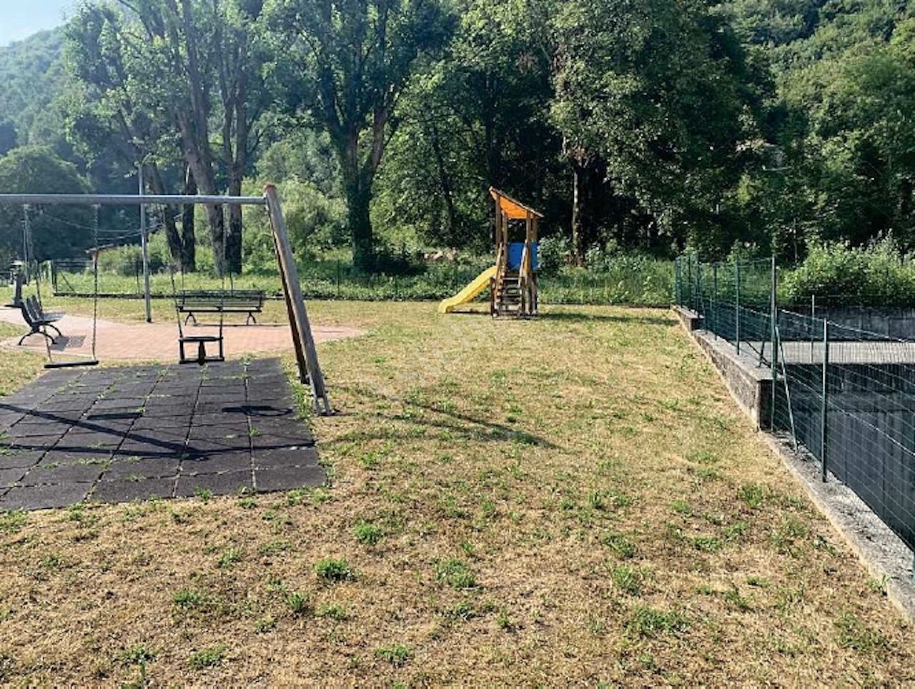Posto auto esterno in Area Residenziale in Cremeno