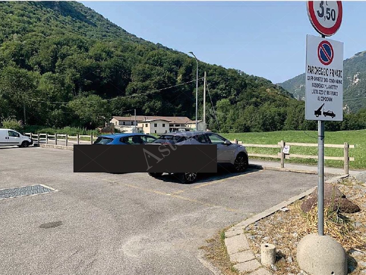 Posto auto esterno in Area Residenziale in Cremeno