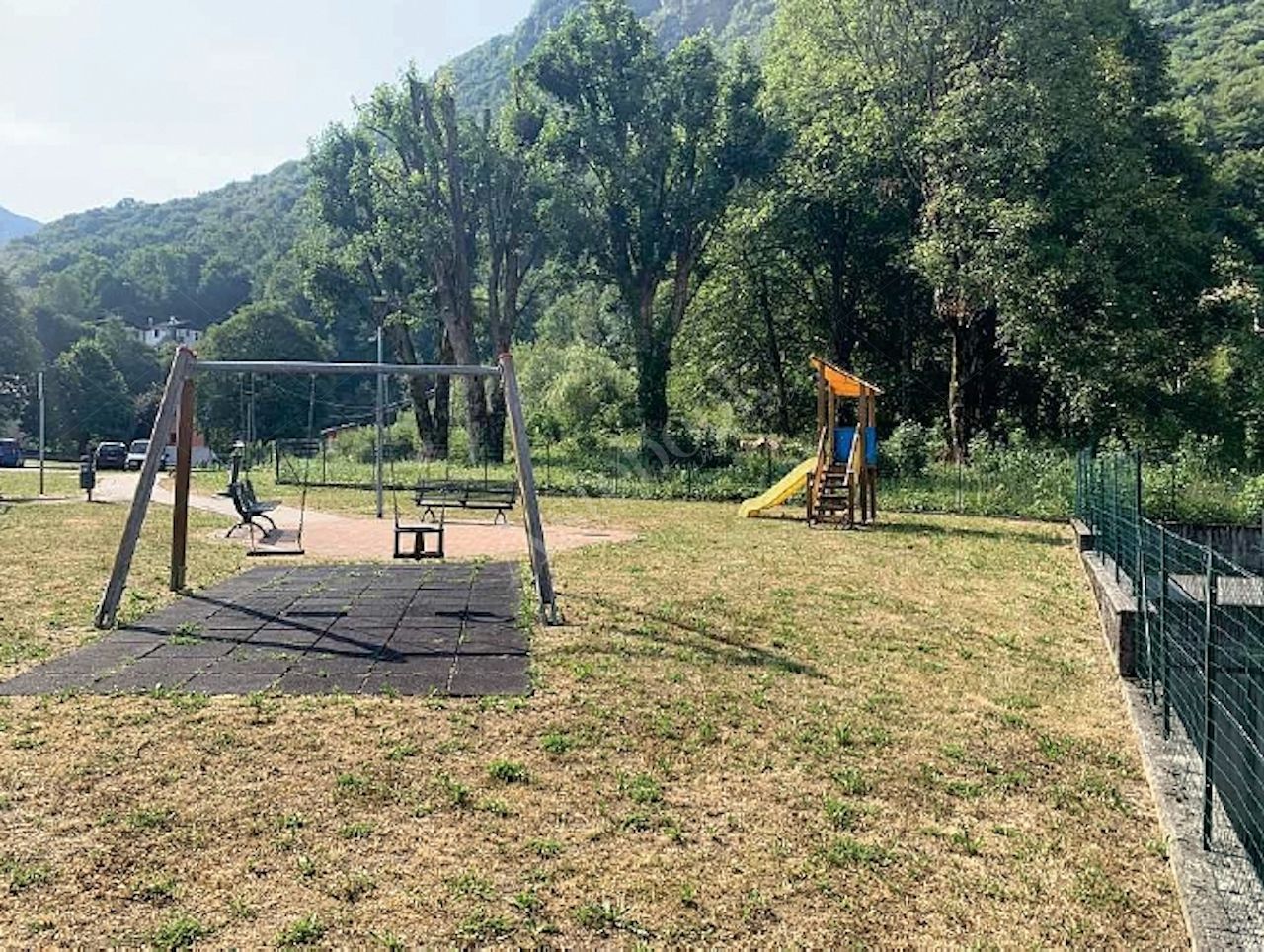 Posto auto esterno in Area Residenziale in Cremeno