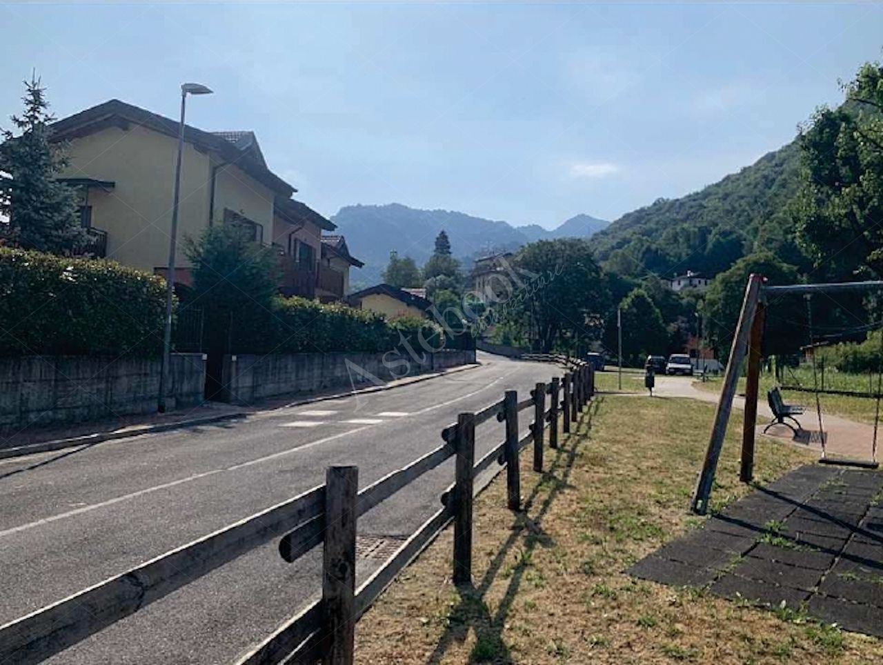 Posto auto esterno in Area Residenziale in Cremeno