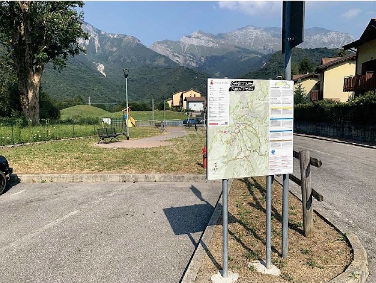 Posto auto esterno in Area Residenziale in Cremeno