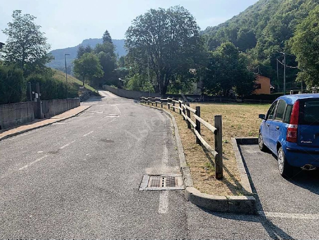 Posto auto esterno in Area Residenziale in Cremeno