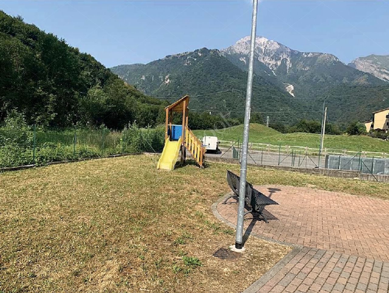 Posto auto esterno in Area Residenziale in Cremeno