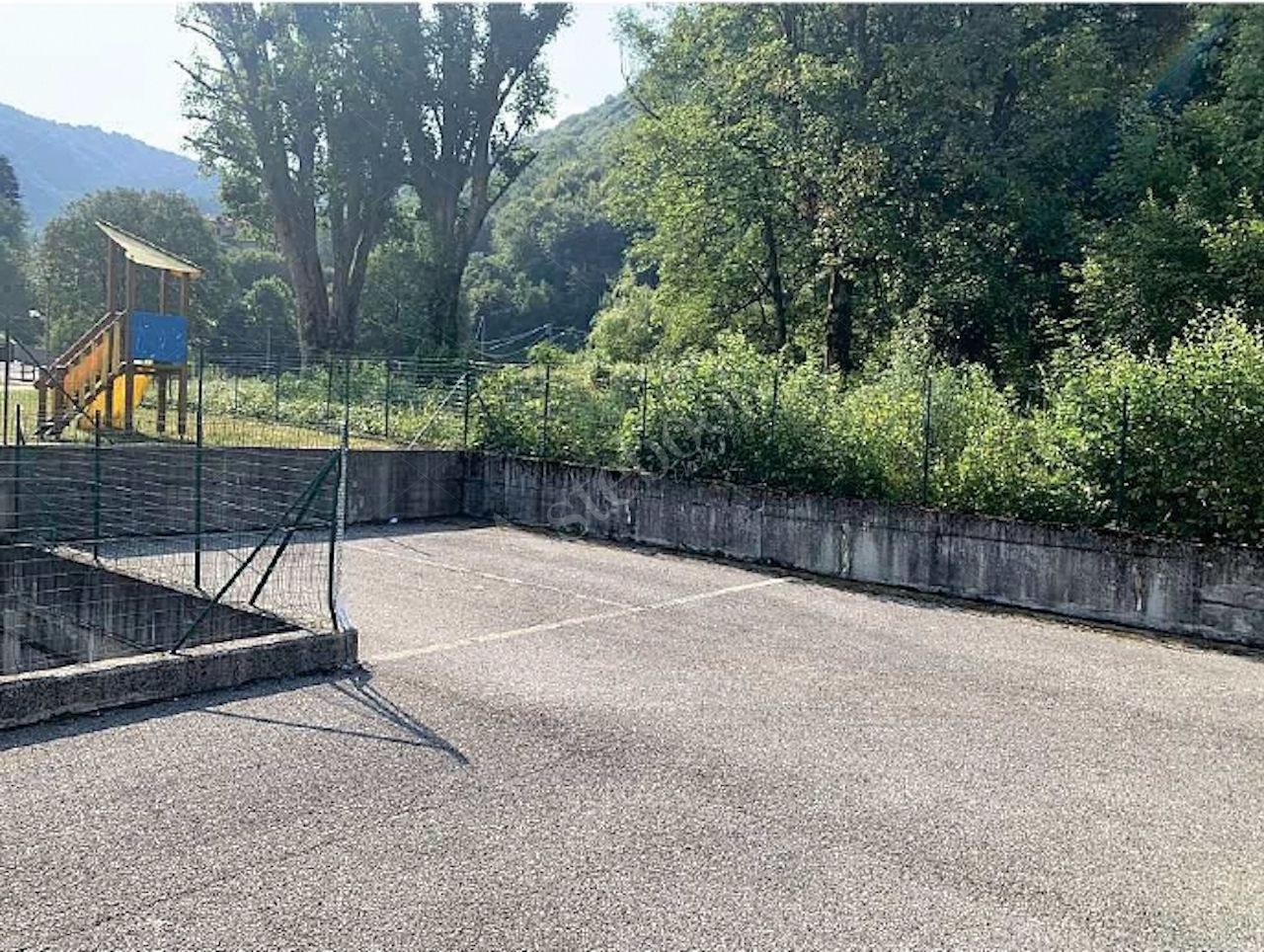 Posto auto esterno in Area Residenziale in Cremeno