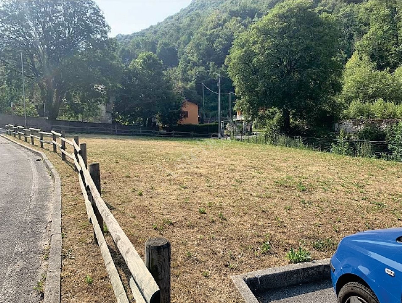 Posto auto esterno in Area Residenziale in Cremeno