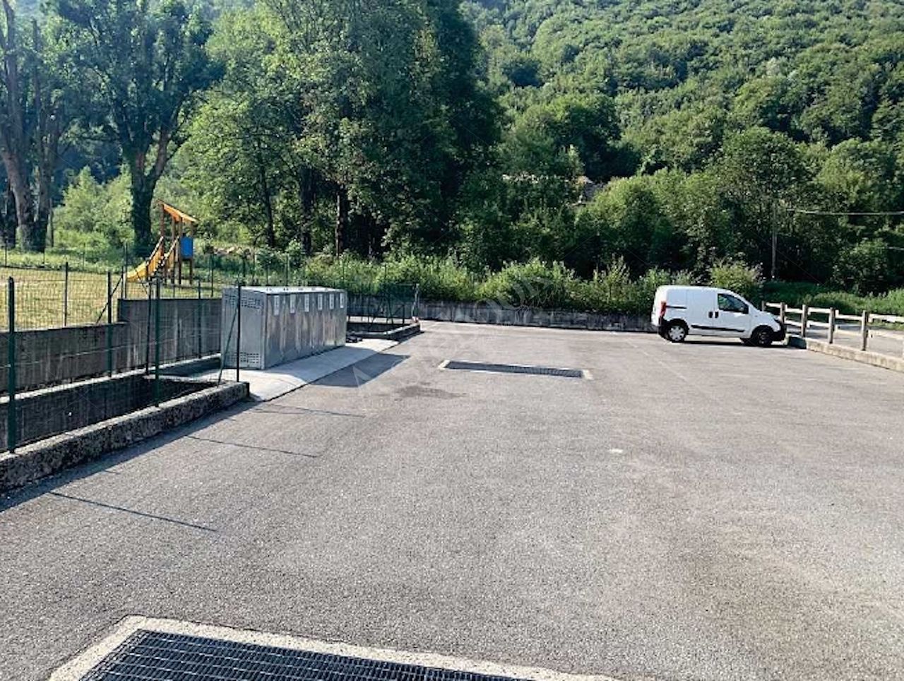 Posto auto esterno in Area Residenziale in Cremeno