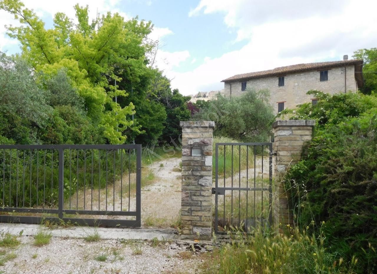 Antico Casale adibito a struttura ricettiva nei pressi del centro storico di Assisi